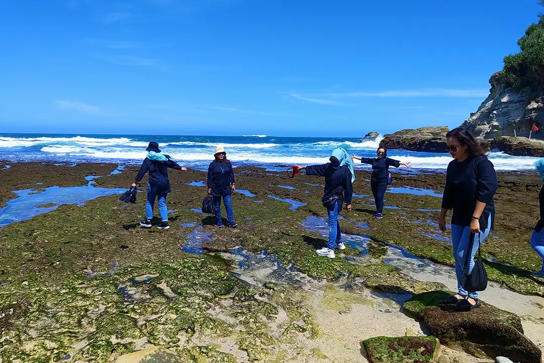 Menikmati Keindahan Pantai Klayar, Surga Tersembunyi di Pacitan 9 Menikmati Keindahan Pantai Klayar Surga Tersembunyi di Pacitan 1